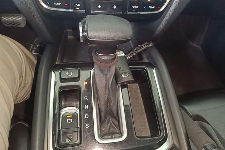Used GAC Trumpchi GS8 2017 320T Two-Wheel Drive Luxury Edition (7 Seats) Gear Lever