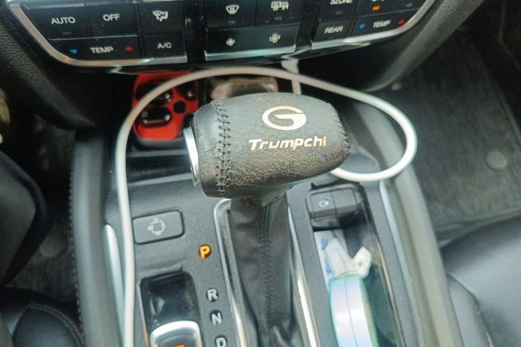 Used GAC Trumpchi GS8 2017 320T Two-Wheel Drive Luxury Smart Connectivity Version (7 Seats) Gear Lever