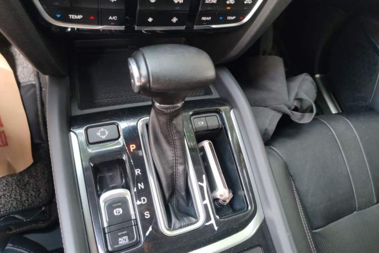 Used GAC Trumpchi GS8 2017 320T Two-Wheel Drive Luxury Smart Connectivity Version (7 Seats) Gear Lever