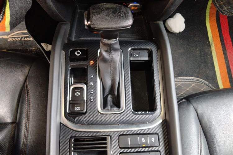 Used GAC Trumpchi GS8 2017 320T Two-Wheel Drive Luxury Smart Connectivity Version (7 Seats) Gear Lever