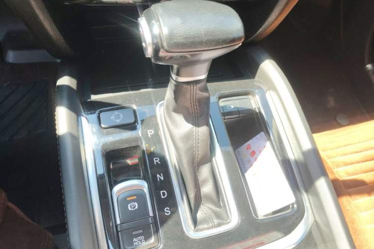 Used GAC Trumpchi GS8 2017 320T Two-Wheel Drive Luxury Smart Connectivity Version (7 Seats) Gear Lever
