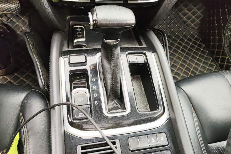 Used GAC Trumpchi GS8 2017 320T Two-Wheel Drive Luxury Smart Connectivity Version (7 Seats) Gear Lever