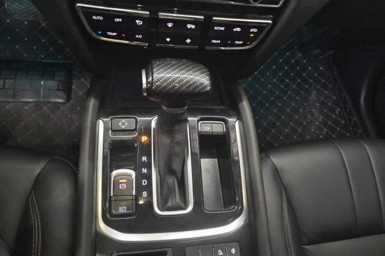 Used GAC Trumpchi GS8 2017 320T Two-Wheel Drive Luxury Smart Connectivity Version (7 Seats) Gear Lever