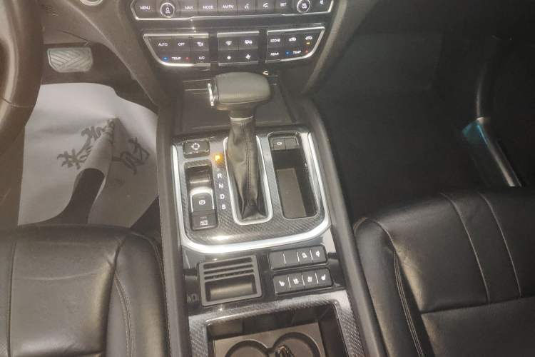 Used GAC Trumpchi GS8 2017 320T Two-Wheel Drive Luxury Smart Connectivity Version (7 Seats) Gear Lever