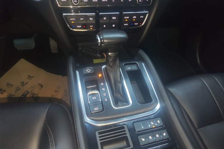 Used GAC Trumpchi GS8 2017 320T Two-Wheel Drive Luxury Smart Connectivity Version (7 Seats) Gear Lever
