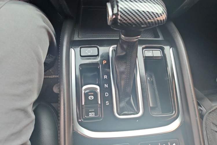 Used GAC Trumpchi GS8 2017 320T Two-Wheel Drive Luxury Smart Connectivity Version (7 Seats) Gear Lever