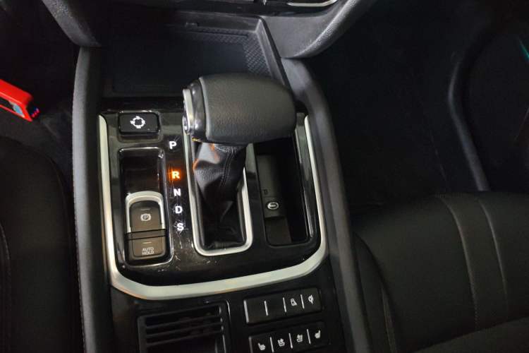Used GAC Trumpchi GS8 2017 320T Two-Wheel Drive Luxury Smart Connectivity Version (7 Seats) Gear Lever