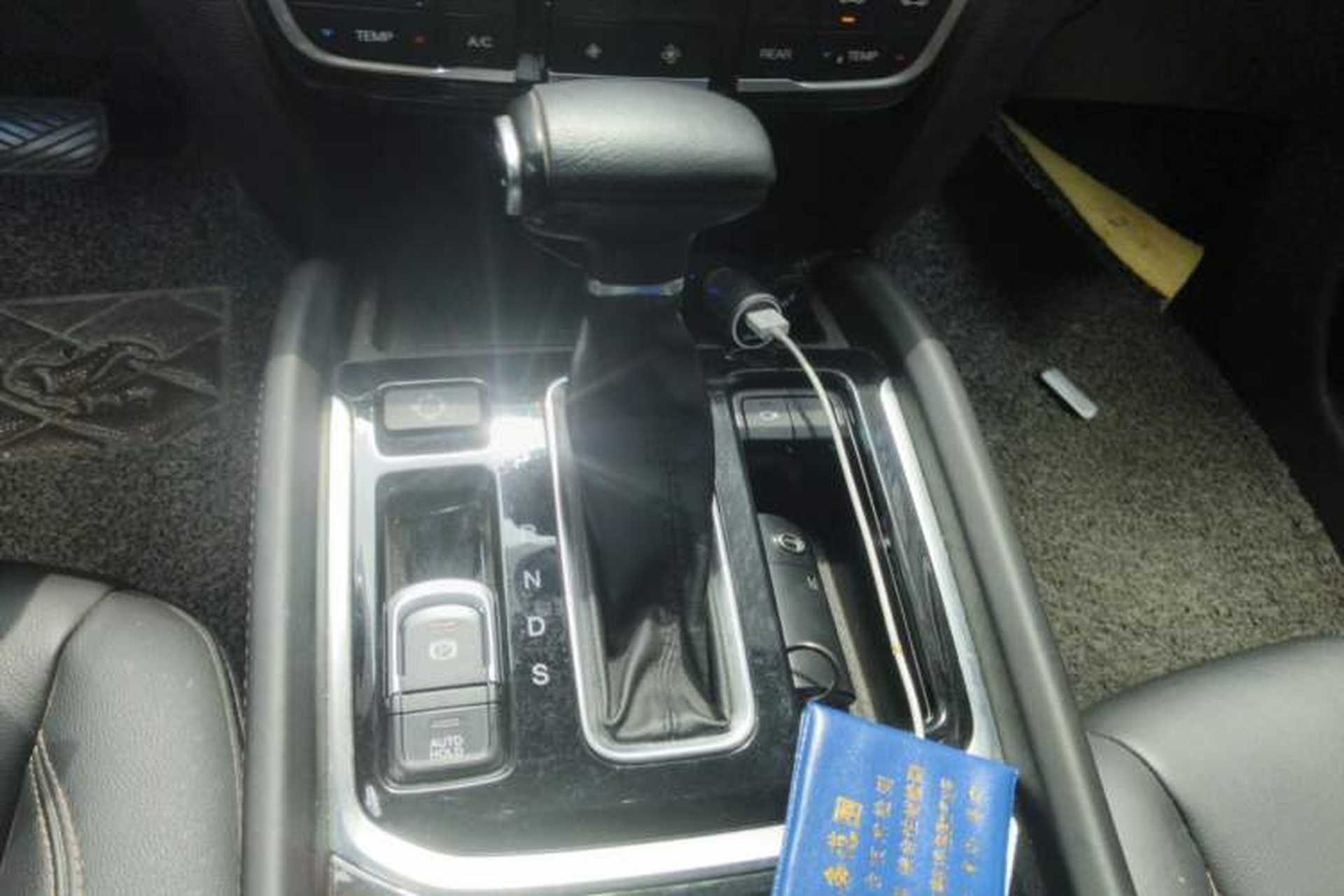 Used GAC Trumpchi GS8 2017 320T Two-Wheel Drive Luxury Smart Connectivity Version (7 Seats) Gear Lever