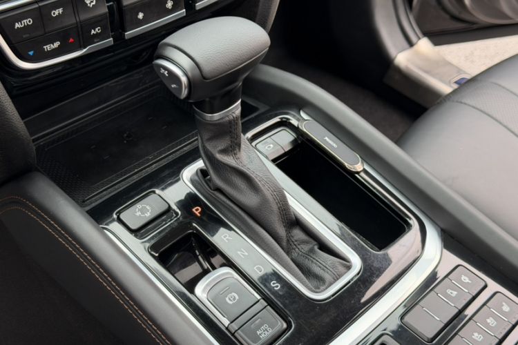 Used GAC Trumpchi GS8 2017 320T Two-Wheel Drive Luxury Smart Connectivity Version (7 Seats) Gear Lever