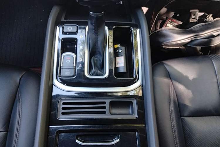 Used GAC Trumpchi GS8 2017 320T Two-Wheel Drive Luxury Edition (7 Seats) Gear Lever
