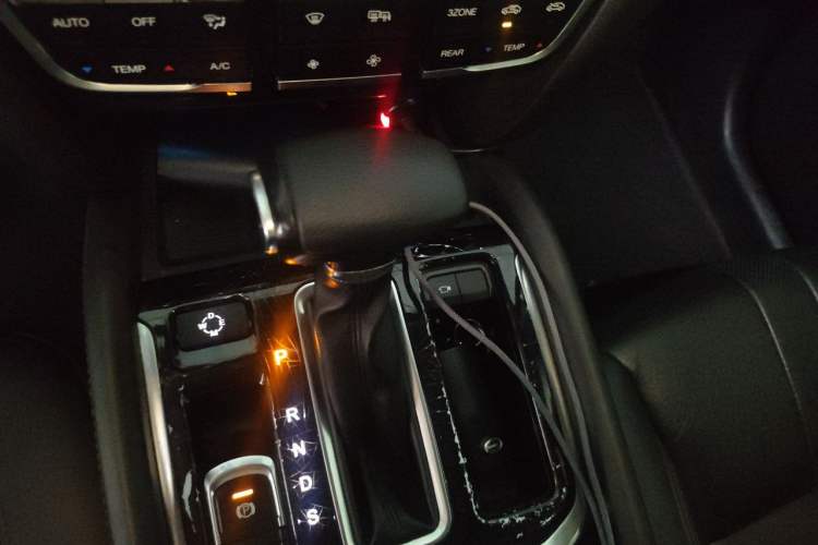 Used GAC Trumpchi GS8 2017 320T Two-Wheel Drive Luxury Smart Connectivity Version (7 Seats) Gear Lever