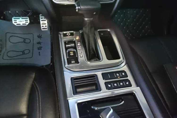 Used GAC Trumpchi GS8 2017 320T Two-Wheel Drive Luxury Smart Connectivity Version (7 Seats) Gear Lever