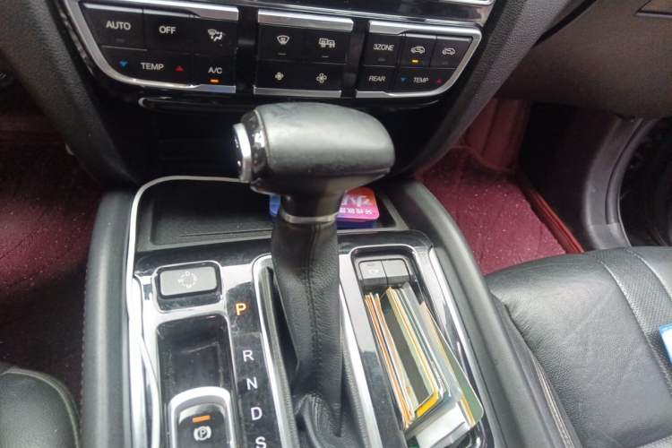 Used GAC Trumpchi GS8 2017 320T Two-Wheel Drive Luxury Smart Connectivity Version (7 Seats) Gear Lever