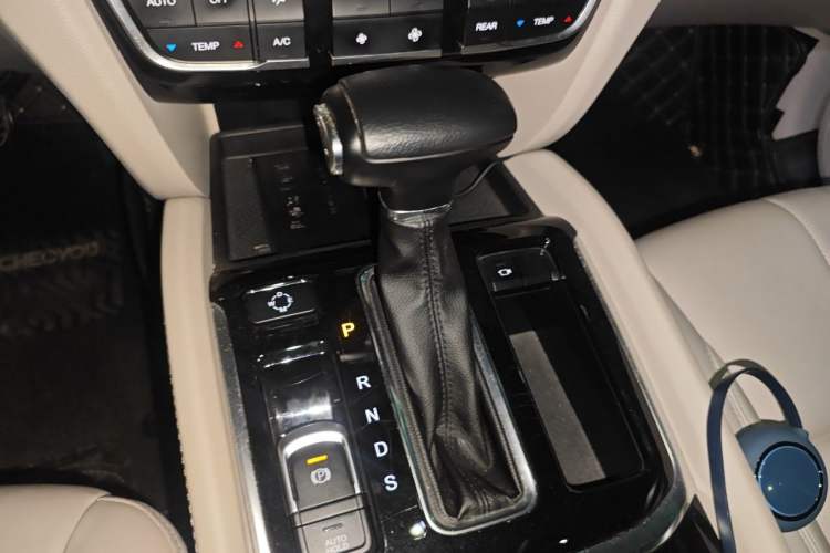 Used GAC Trumpchi GS8 2017 320T Two-Wheel Drive Luxury Smart Connectivity Version (7 Seats) Gear Lever