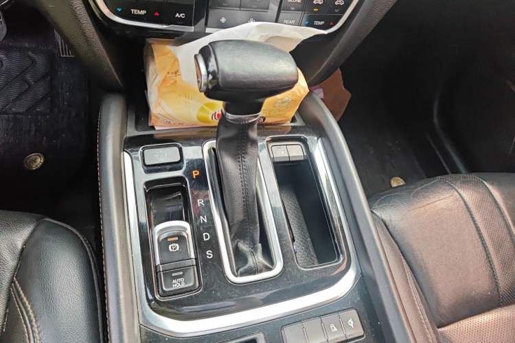 Used GAC Trumpchi GS8 2017 320T Two-Wheel Drive Luxury Smart Connectivity Version (7 Seats) Gear Lever