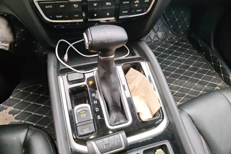 Used GAC Trumpchi GS8 2017 320T Two-Wheel Drive Luxury Edition (7 Seats) Gear Lever