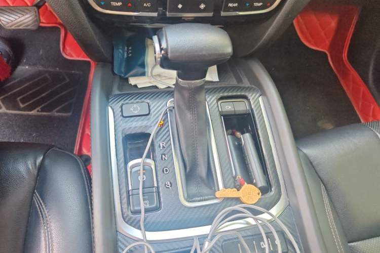 Used GAC Trumpchi GS8 2017 320T Two-Wheel Drive Luxury Smart Connectivity Version (7 Seats) Gear Lever