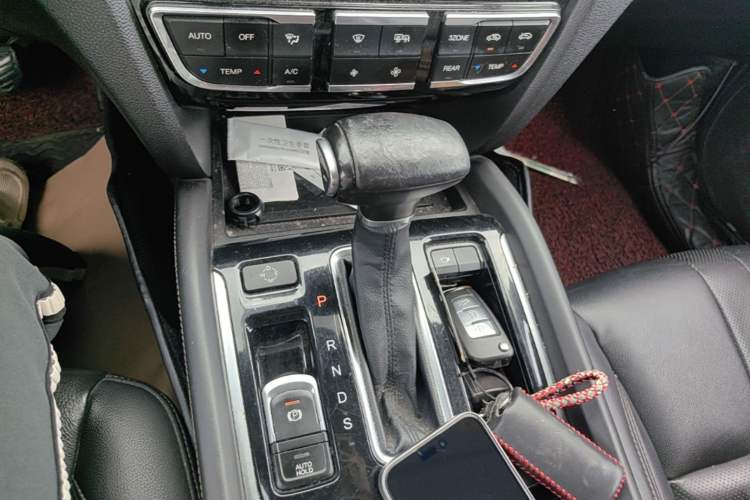 Used GAC Trumpchi GS8 2017 320T Four-Wheel Drive Luxury Smart Connectivity Version (7 Seats) Gear Lever