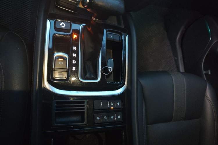 Used GAC Trumpchi GS8 2017 320T Two-Wheel Drive Prestige Version (7 Seats) Gear Lever