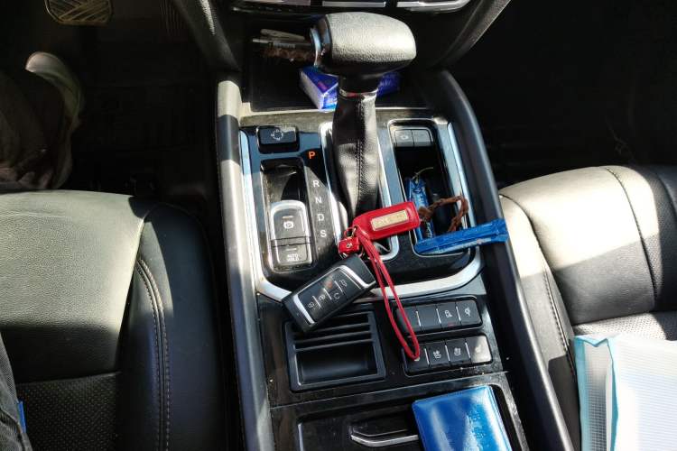 Used GAC Trumpchi GS8 2017 320T Two-Wheel Drive Luxury Smart Connectivity Version (7 Seats) Gear Lever