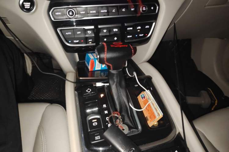 Used GAC Trumpchi GS8 2017 320T Four-Wheel Drive Luxury Smart Connectivity Version (7 Seats) Gear Lever