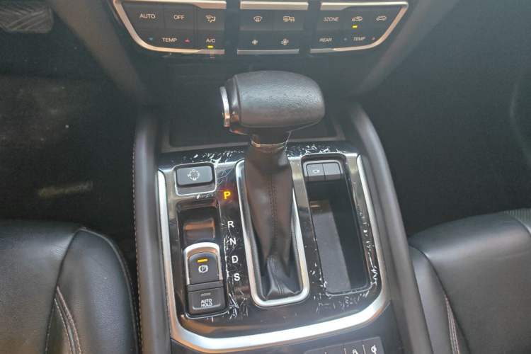 Used GAC Trumpchi GS8 2017 320T Two-Wheel Drive Luxury Smart Connectivity Version (7 Seats) Gear Lever