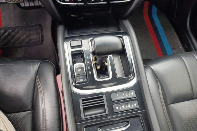 Used GAC Trumpchi GS8 2017 320T Two-Wheel Drive Luxury Smart Connectivity Version (7 Seats) Gear Lever