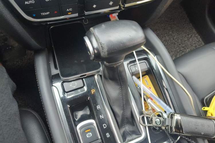 Used GAC Trumpchi GS8 2017 320T Two-Wheel Drive Luxury Smart Connectivity Version (7 Seats) Gear Lever