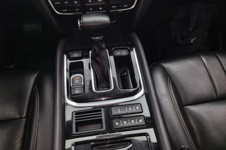Used GAC Trumpchi GS8 2017 320T Two-Wheel Drive Luxury Smart Connectivity Version (7 Seats) Gear Lever