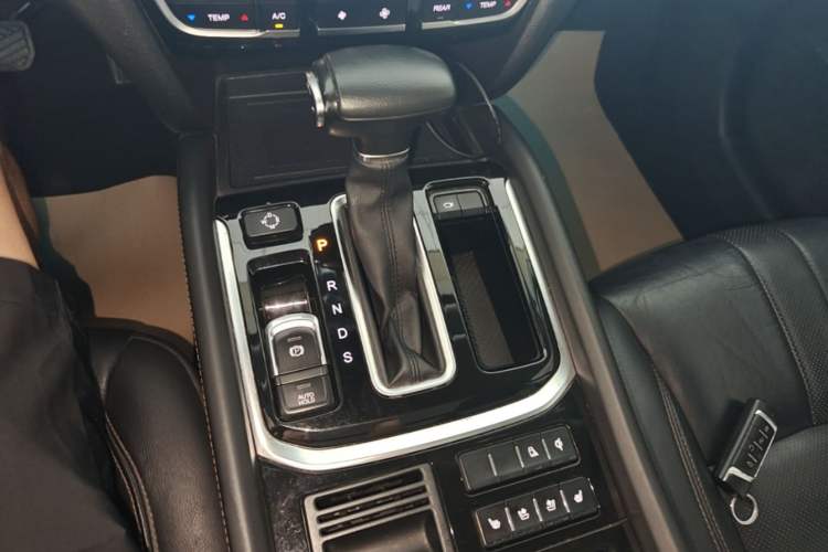 Used GAC Trumpchi GS8 2017 320T Two-Wheel Drive Luxury Smart Connectivity Version (7 Seats) Gear Lever