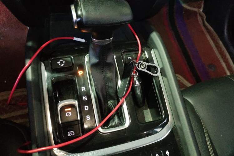 Used GAC Trumpchi GS8 2017 320T Two-Wheel Drive Luxury Smart Connectivity Version (7 Seats) Gear Lever