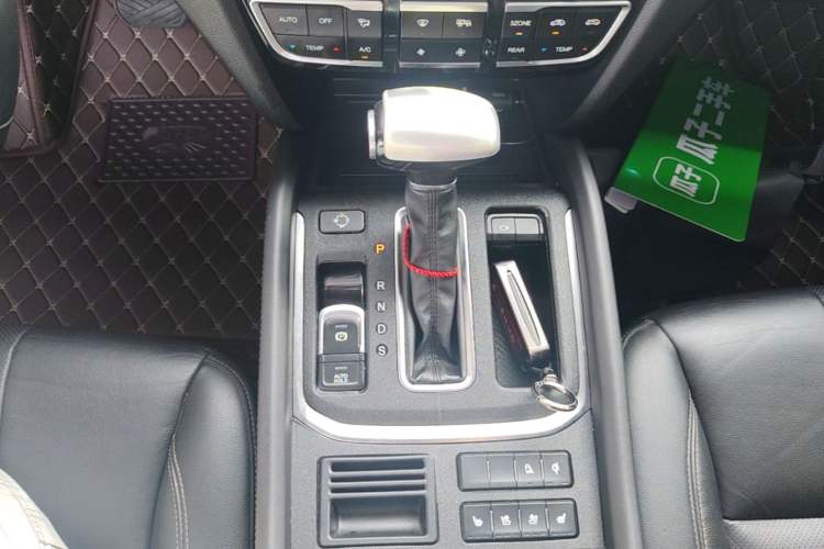 Used GAC Trumpchi GS8 2017 320T Two-Wheel Drive Luxury Smart Connectivity Version (7 Seats) Gear Lever