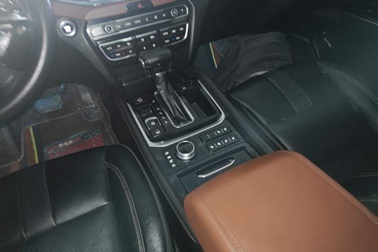 Used GAC Trumpchi GS8 2017 320T Four-Wheel Drive Luxury Smart Connectivity Version (7 Seats) Gear Lever