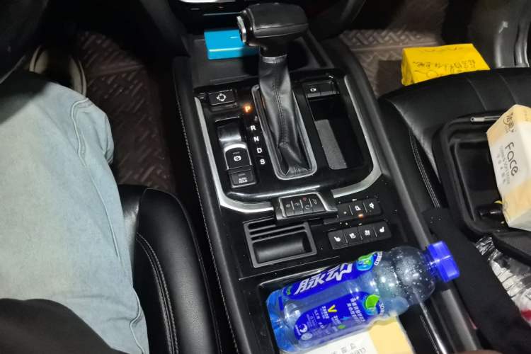Used GAC Trumpchi GS8 2017 320T Two-Wheel Drive Luxury Smart Connectivity Version (7 Seats) Gear Lever