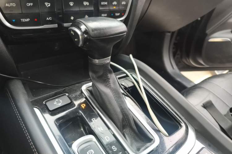 Used GAC Trumpchi GS8 2017 320T Four-Wheel Drive Luxury Smart Connectivity Version (7 Seats) Gear Lever