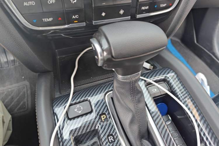 Used GAC Trumpchi GS8 2017 320T Two-Wheel Drive Luxury Smart Connectivity Version (7 Seats) Gear Lever