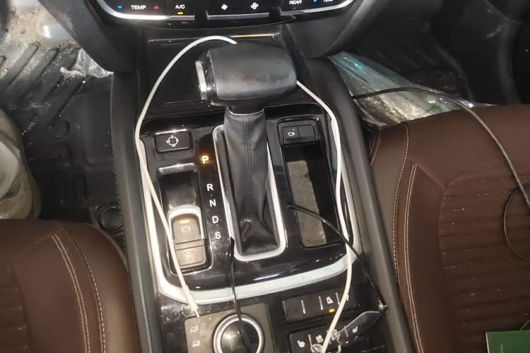 Used GAC Trumpchi GS8 2017 320T Four-Wheel Drive Luxury Smart Connectivity Version (7 Seats) Gear Lever