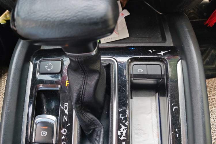 Used GAC Trumpchi GS8 2017 320T Four-Wheel Drive Luxury Smart Connectivity Version (7 Seats) Gear Lever