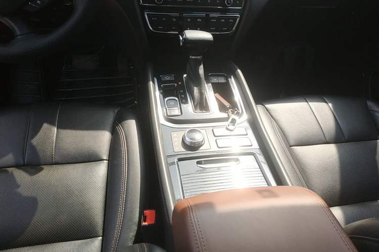 Used GAC Trumpchi GS8 2017 320T Four-Wheel Drive Luxury Smart Connectivity Version (7 Seats) Gear Lever