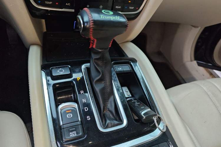 Used GAC Trumpchi GS8 2017 320T Two-Wheel Drive Luxury Smart Connectivity Version (7 Seats) Gear Lever