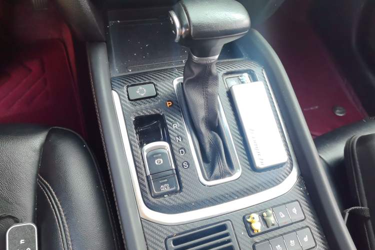 Used GAC Trumpchi GS8 2017 320T Two-Wheel Drive Luxury Smart Connectivity Version (7 Seats) Gear Lever