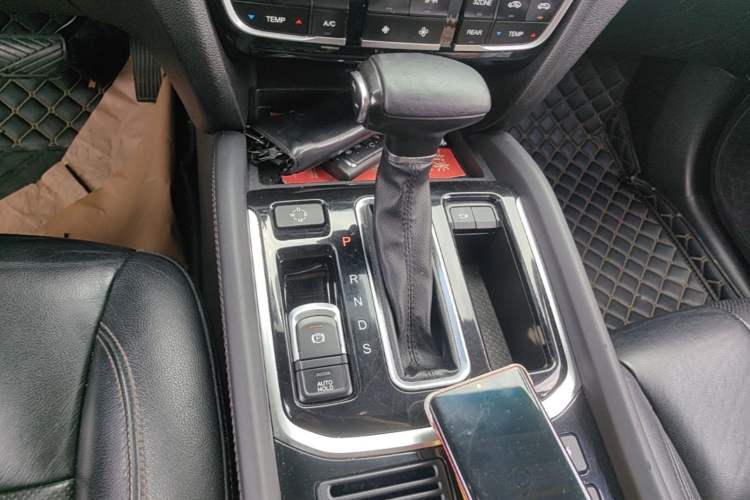 Used GAC Trumpchi GS8 2017 320T Two-Wheel Drive Luxury Smart Connectivity Version (7 Seats) Gear Lever