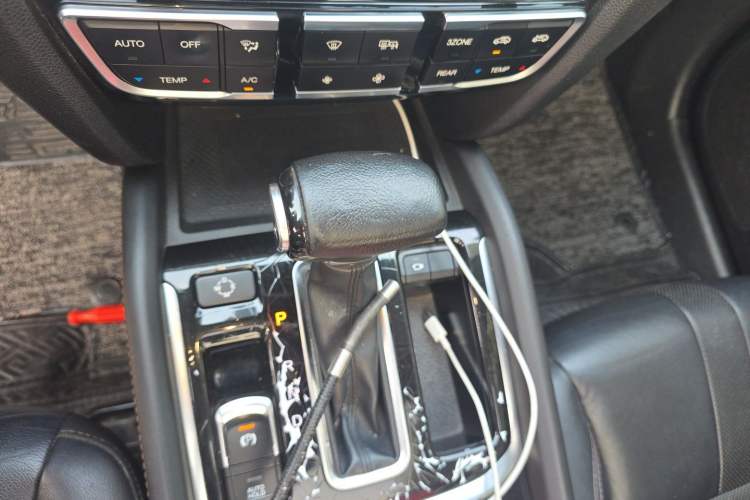 Used GAC Trumpchi GS8 2017 320T Four-Wheel Drive Luxury Smart Connectivity Version (7 Seats) Gear Lever