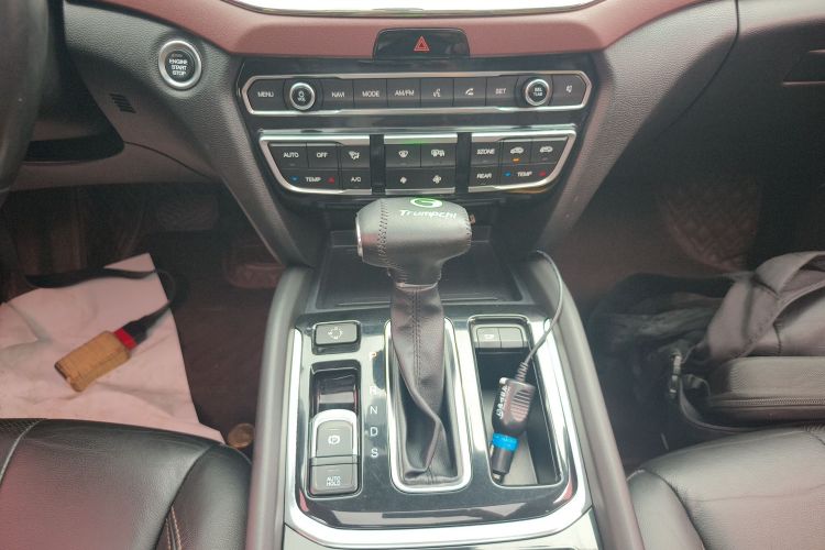 Used GAC Trumpchi GS8 2017 320T Two-Wheel Drive Luxury Smart Connectivity Version (7 Seats) Gear Lever