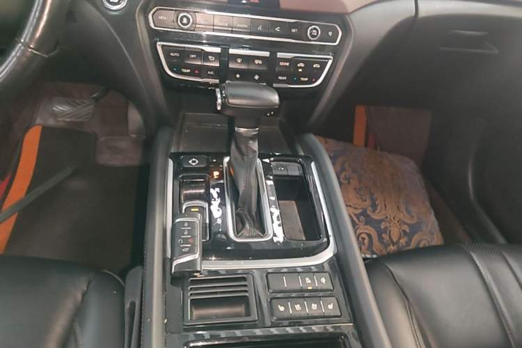 Used GAC Trumpchi GS8 2017 320T Two-Wheel Drive Luxury Smart Connectivity Version (7 Seats) Gear Lever