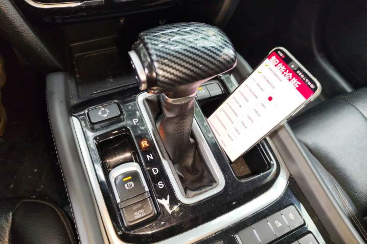 Used GAC Trumpchi GS8 2017 320T Two-Wheel Drive Luxury Smart Connectivity Version (7 Seats) Gear Lever