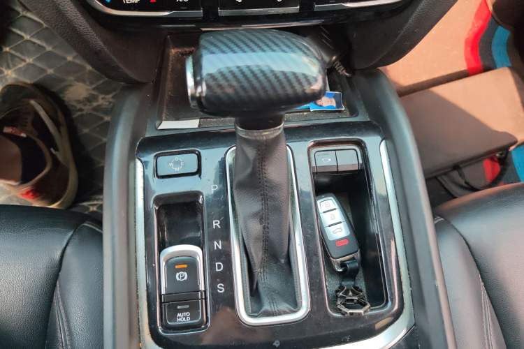 Used GAC Trumpchi GS8 2017 320T Two-Wheel Drive Luxury Smart Connectivity Version (7 Seats) Gear Lever