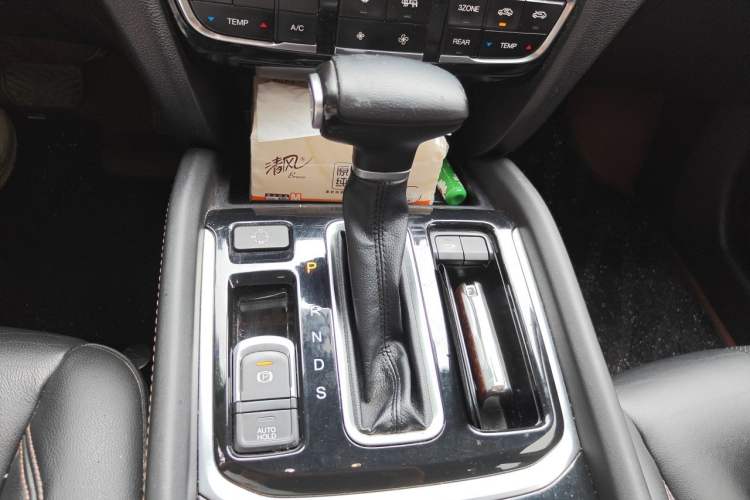 Used GAC Trumpchi GS8 2017 320T Two-Wheel Drive Luxury Smart Connectivity Version (7 Seats) Gear Lever