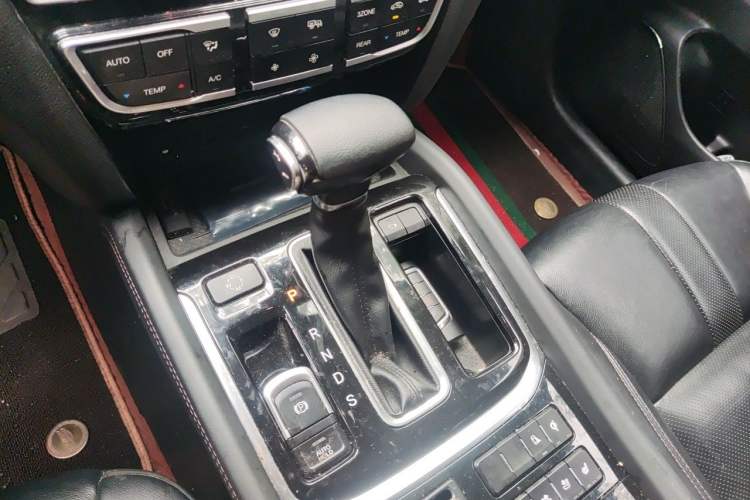 Used GAC Trumpchi GS8 2017 320T Two-Wheel Drive Luxury Smart Connectivity Version (7 Seats) Gear Lever