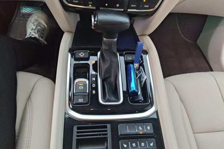 Used GAC Trumpchi GS8 2017 320T Two-Wheel Drive Luxury Smart Connectivity Version (7 Seats) Gear Lever